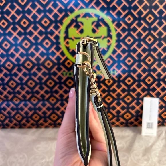 Tory Burch Chelsea Wristlet Bag Meadow Mist Green Gold - Picture 7 of 8
